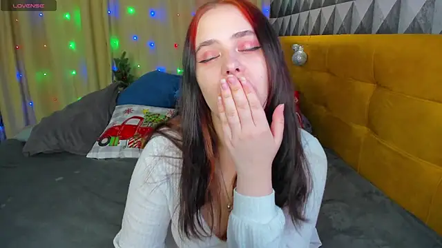 Snapshot of Alis_Platt chatting on December 16, 2025, 1:10 am Alis Platt online show from December 16, 2025, 1:10 am