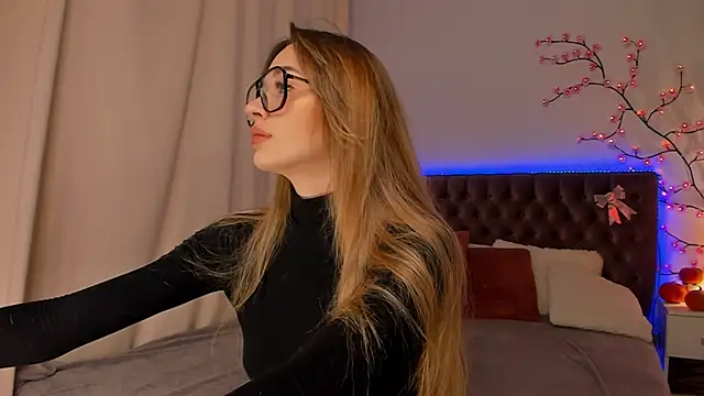 Snapshot of AlexaWilds chatting on November 2, 2025, 6:18 am AlexaWilds online show from November 2, 2025, 6:18 am