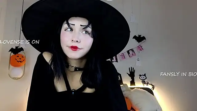 Snapshot of BritniBers chatting on October 30, 2025, 2:25 pm BritniBers online show from October 30, 2025, 2:25 pm