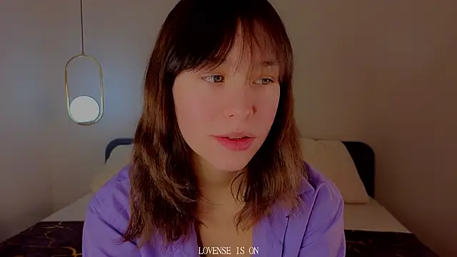 Snapshot of BritniBers chatting on December 4, 2025, 1:15 am BritniBers online show from December 4, 2025, 1:15 am