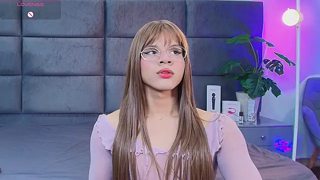 Slenna Moon online show from April 17, 2026, 12:46 am