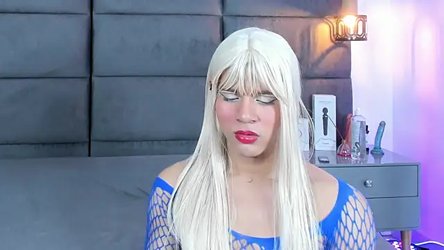 Snapshot of Slenna_Moon chatting on November 17, 2025, 4:16 am Slenna Moon online show from November 17, 2025, 4:16 am