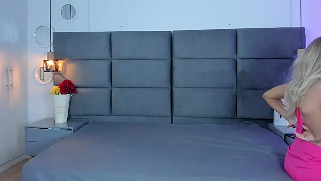 Snapshot of Slenna_Moon chatting on November 13, 2025, 3:10 am Slenna Moon online show from November 13, 2025, 3:10 am