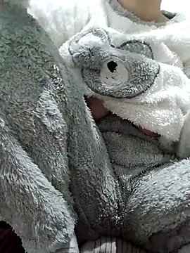 Snapshot of Ahalm chatting on December 15, 2025, 8:25 pm Ahalm online show from December 15, 2025, 8:25 pm