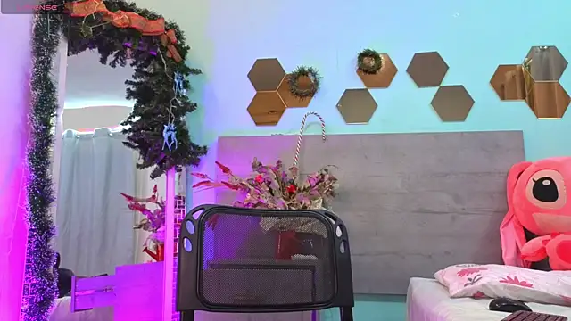 Snapshot of Paulina_Sodi chatting on December 19, 2025, 7:27 pm Paulina Sodi online show from December 19, 2025, 7:27 pm