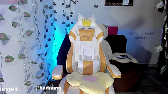 Snapshot of midnight_angell chatting on September 23, 2025, 1:23 am midnight angell online show from September 23, 2025, 1:23 am