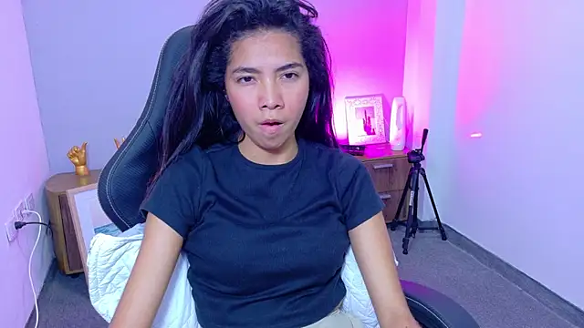 Snapshot of luna_roja25 chatting on February 11, 2026, 1:44 pm luna roja25 online show from February 11, 2026, 1:44 pm