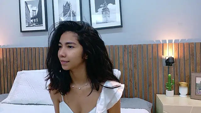 Snapshot of luna_roja25 chatting on January 14, 2026, 1:37 pm luna roja25 online show from January 14, 2026, 1:37 pm