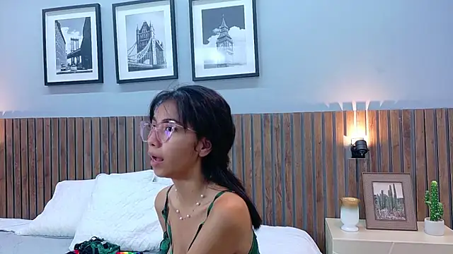 Snapshot of luna_roja25 chatting on February 25, 2026, 2:06 pm luna roja25 online show from February 25, 2026, 2:06 pm