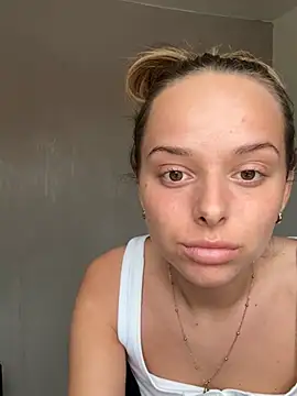 KayleeBella online show from April 12, 2026, 1:58 pm