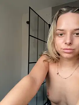 KayleeBella online show from March 4, 2026, 4:59 pm