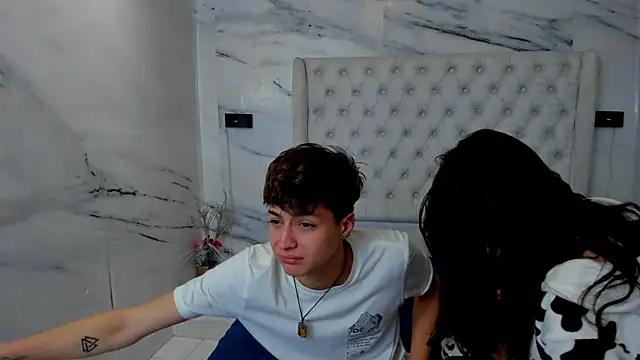 Snapshot of Ari_and_Storm chatting on January 9, 2026, 2:13 pm Ari and Storm online show from January 9, 2026, 2:13 pm