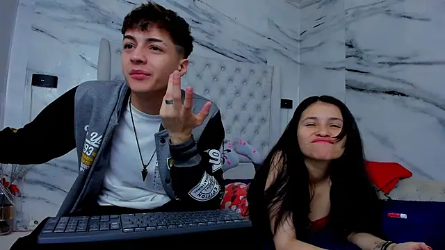 Snapshot of Ari_and_Storm chatting on December 21, 2025, 1:46 pm Ari and Storm online show from December 21, 2025, 1:46 pm