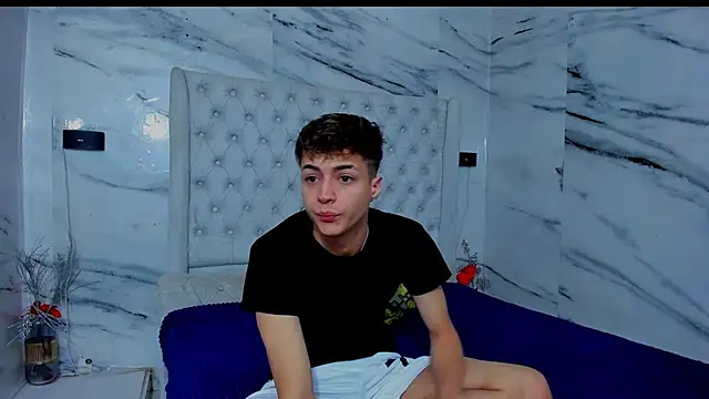 Snapshot of Ari_and_Storm chatting on November 29, 2025, 1:44 pm Ari and Storm online show from November 29, 2025, 1:44 pm