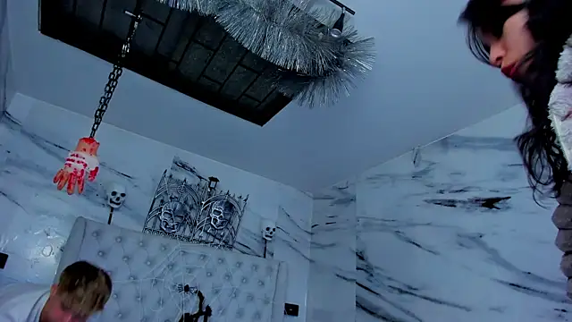 Snapshot of Ari_and_Storm chatting on November 1, 2025, 4:08 am Ari and Storm online show from November 1, 2025, 4:08 am