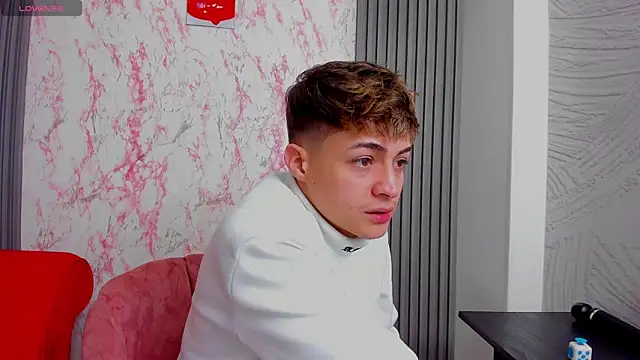 Snapshot of Ari_and_Storm chatting on November 26, 2025, 1:44 pm Ari and Storm online show from November 26, 2025, 1:44 pm