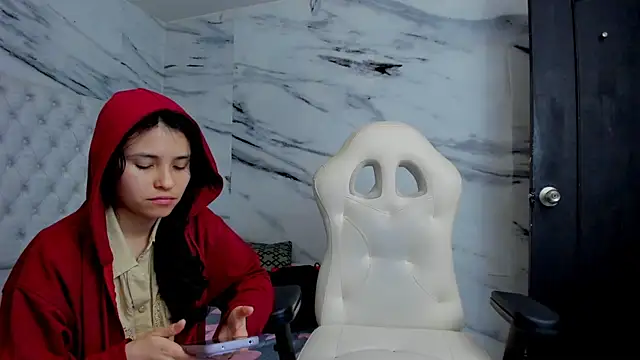 Snapshot of Ari_and_Storm chatting on December 17, 2025, 2:00 pm Ari and Storm online show from December 17, 2025, 2:00 pm