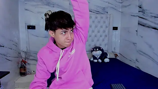 Snapshot of Ari_and_Storm chatting on February 3, 2026, 3:06 pm Ari and Storm online show from February 3, 2026, 3:06 pm