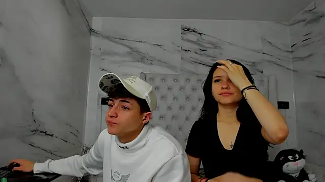 Snapshot of Ari_and_Storm chatting on January 8, 2026, 2:23 pm Ari and Storm online show from January 8, 2026, 2:23 pm