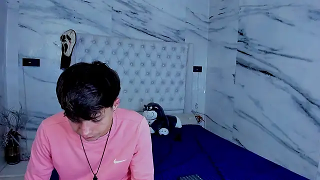 Snapshot of Ari_and_Storm chatting on February 5, 2026, 1:01 am Ari and Storm online show from February 5, 2026, 1:01 am