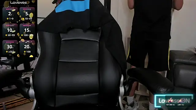 LiamDeep online show from November 9, 2025, 4:33 pm