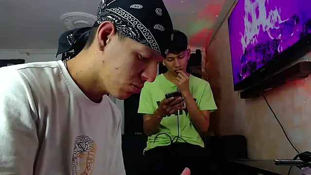 Snapshot of Marcus_and_Tony chatting on September 14, 2025, 3:40 am Marcus and Tony online show from September 14, 2025, 3:40 am