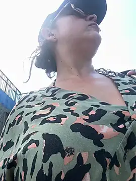 sophie lopez1 online show from February 11, 2026, 4:40 pm