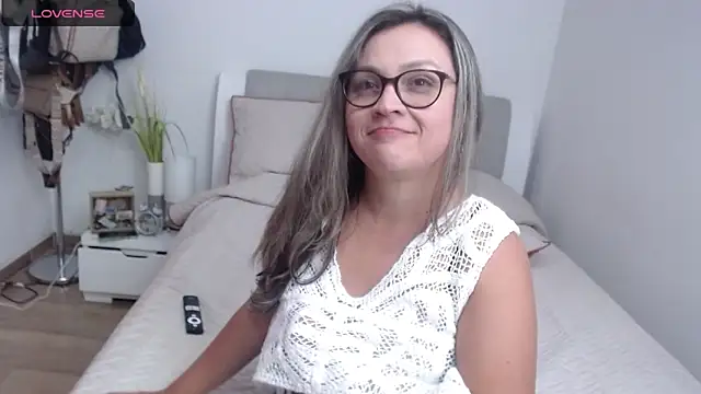 Snapshot of sophie_lopez1 chatting on December 10, 2024, 4:56 am sophie lopez1 online show from December 10, 2024, 4:56 am