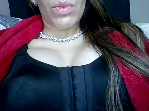 Yasleal online show from April 11, 2026, 5:15 am