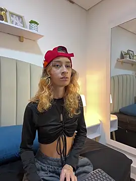 SunshineLizzy online show from November 4, 2025, 12:31 pm