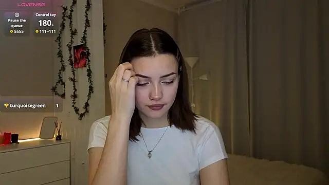 PurrrBerry online show from November 28, 2025, 5:40 am