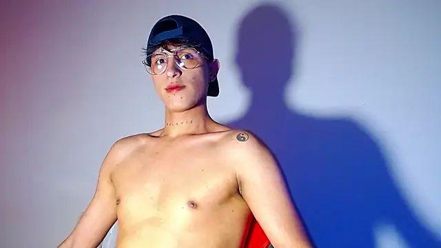 rowanbigboy23 online show from December 19, 2025, 7:49 pm