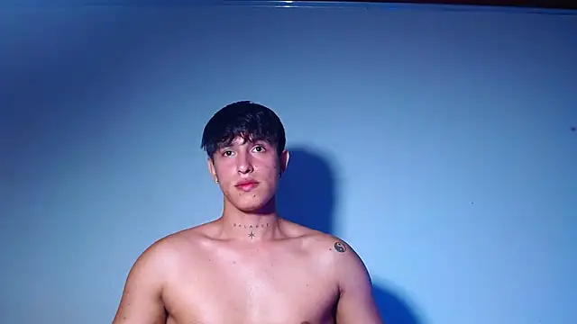 rowanbigboy23 online show from April 22, 2026, 3:46 am