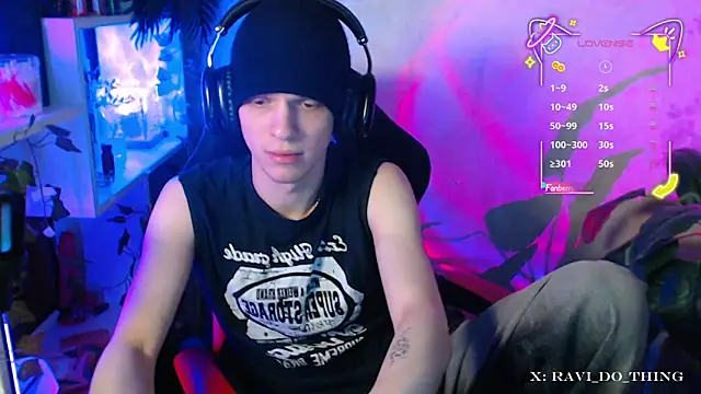 frozen boy online show from October 29, 2025, 3:44 pm