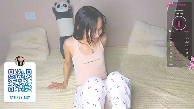 SakuraVelvet online show from April 14, 2026, 6:35 pm