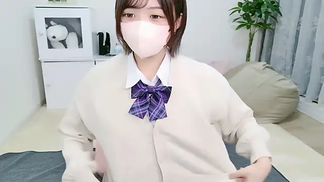 Hinata Sun online show from September 13, 2025, 9:09 am