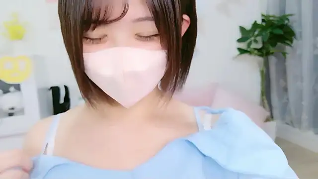 Hinata Sun online show from September 29, 2025, 3:28 pm