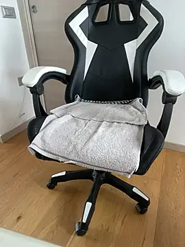 bananasex204 online show from April 9, 2026, 2:34 pm