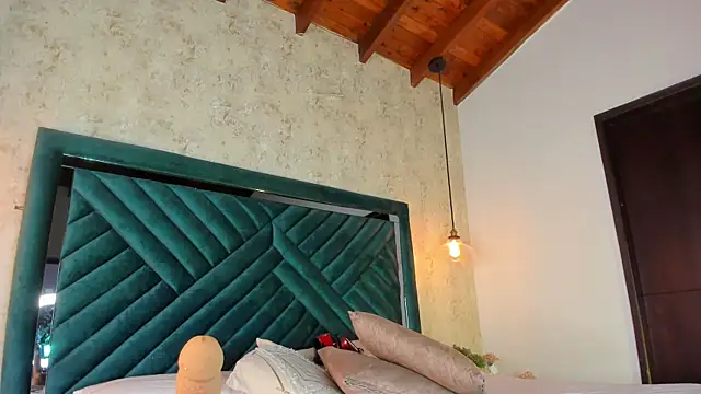 Snapshot of Sofi_Moreno chatting on December 3, 2025, 11:53 am Sofi Moreno online show from December 3, 2025, 11:53 am