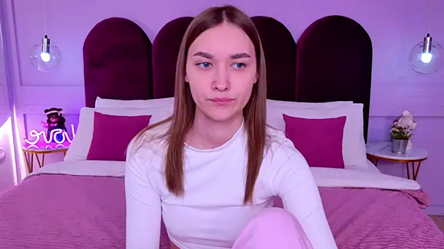 AmadaReine online show from September 23, 2025, 3:13 am