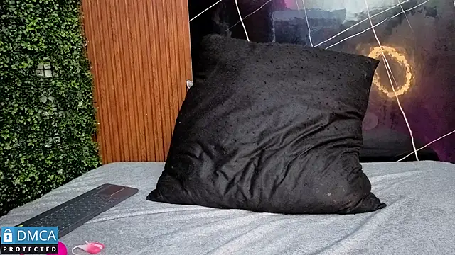 Snapshot of Kiara_Zahiri__ chatting on November 15, 2025, 11:14 am Kiara Zahiri online show from November 15, 2025, 11:14 am