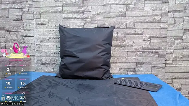 Snapshot of Kiara_Zahiri__ chatting on November 19, 2025, 10:59 am Kiara Zahiri online show from November 19, 2025, 10:59 am