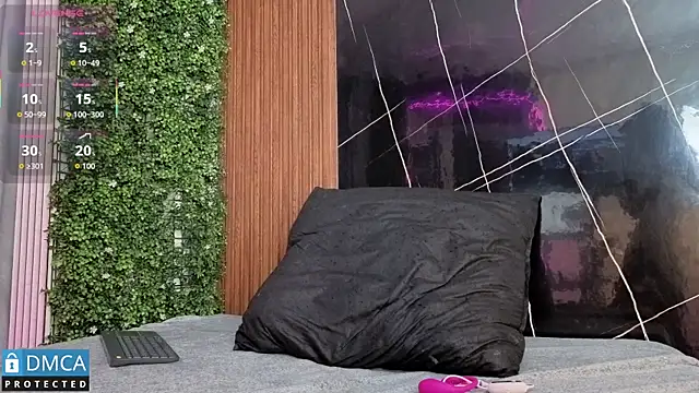 Snapshot of Kiara_Zahiri__ chatting on November 10, 2025, 10:53 am Kiara Zahiri online show from November 10, 2025, 10:53 am