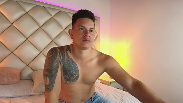 Snapshot of EclipseandFlame chatting on October 1, 2025, 2:32 pm EclipseandFlame online show from October 1, 2025, 2:32 pm