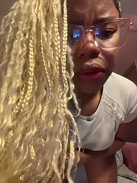 Snapshot of Sweet-Jade chatting on November 19, 2025, 10:32 pm Sweet-Jade online show from November 19, 2025, 10:32 pm