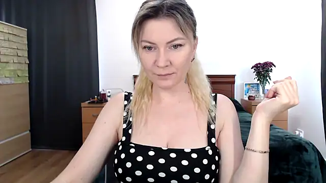 Snapshot of ParadiseAlina chatting on November 17, 2025, 2:54 pm ParadiseAlina online show from November 17, 2025, 2:54 pm