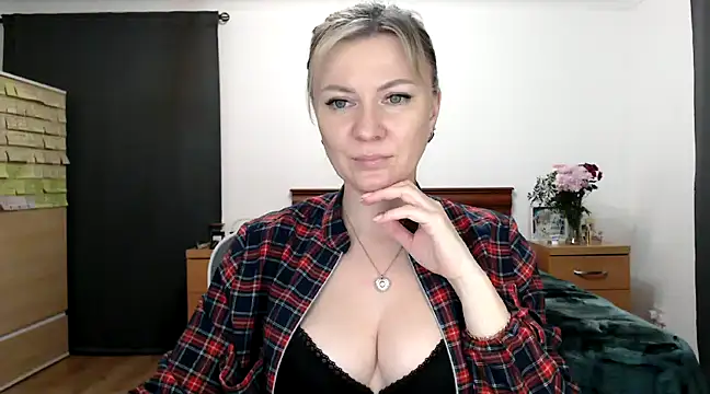 Snapshot of ParadiseAlina chatting on February 10, 2025, 6:35 pm ParadiseAlina online show from February 10, 2025, 6:35 pm