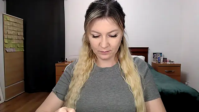 Snapshot of ParadiseAlina chatting on October 16, 2025, 7:11 pm ParadiseAlina online show from October 16, 2025, 7:11 pm