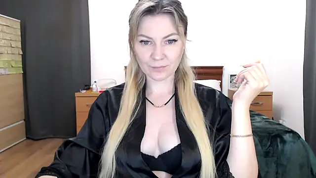 Snapshot of ParadiseAlina chatting on October 19, 2025, 7:27 pm ParadiseAlina online show from October 19, 2025, 7:27 pm