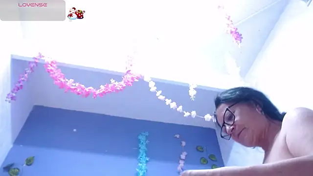 Snapshot of andrealopezcm101 chatting on December 21, 2025, 12:18 pm andrealopezcm101 online show from December 21, 2025, 12:18 pm